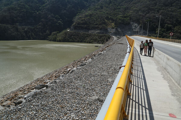 Vertedero Presa Represa Proyecto Eléctrico Ituango
Vertedero Presa Represa Proyecto Eléctrico Ituango.
Fecha: 9 Marzo 2021.
Para descargar esta fotografía en alta resolución, haga clic sobre la imagen hasta que la misma se despliegue en la pantalla completa; luego dé clic derecho y elija la opción "guardar imagen como". 
En caso de publicación por cualquier medio, solicitamos acompañarla del crédito: "Foto EPM"
Palabras clave: Vertedero Presa Represa Proyecto Eléctrico Ituango