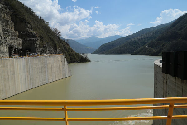 Vertedero Presa Represa Proyecto Eléctrico Ituango
Vertedero Presa Represa Proyecto Eléctrico Ituango.
Fecha: 9 Marzo 2021.
Para descargar esta fotografía en alta resolución, haga clic sobre la imagen hasta que la misma se despliegue en la pantalla completa; luego dé clic derecho y elija la opción "guardar imagen como". 
En caso de publicación por cualquier medio, solicitamos acompañarla del crédito: "Foto EPM"
Palabras clave: Vertedero Presa Represa Proyecto Eléctrico Ituango