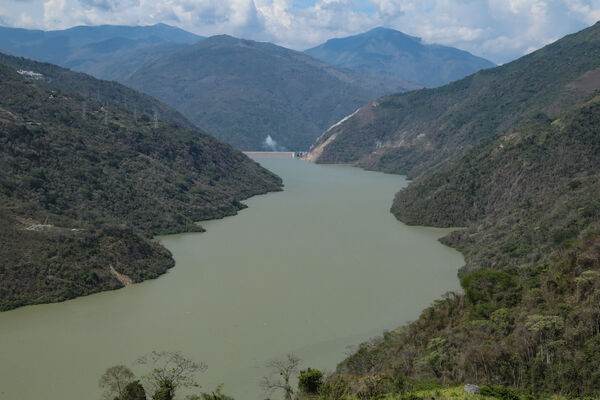 Vertedero Presa Represa Proyecto Eléctrico Ituango
Vertedero Presa Represa Proyecto Eléctrico Ituango.
Fecha: 9 Marzo 2021.
Para descargar esta fotografía en alta resolución, haga clic sobre la imagen hasta que la misma se despliegue en la pantalla completa; luego dé clic derecho y elija la opción "guardar imagen como". 
En caso de publicación por cualquier medio, solicitamos acompañarla del crédito: "Foto EPM"
Palabras clave: Vertedero Presa Represa Proyecto Eléctrico Ituango