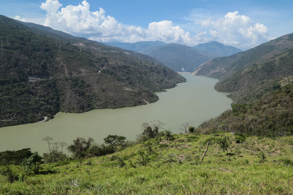 Vertedero Presa Represa Proyecto Eléctrico Ituango
Vertedero Presa Represa Proyecto Eléctrico Ituango.
Fecha: 9 Marzo 2021.
Para descargar esta fotografía en alta resolución, haga clic sobre la imagen hasta que la misma se despliegue en la pantalla completa; luego dé clic derecho y elija la opción "guardar imagen como". 
En caso de publicación por cualquier medio, solicitamos acompañarla del crédito: "Foto EPM"
Palabras clave: Vertedero Presa Represa Proyecto Eléctrico Ituango