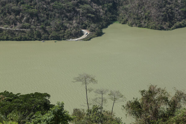 Vertedero Presa Represa Proyecto Eléctrico Ituango
Vertedero Presa Represa Proyecto Eléctrico Ituango.
Fecha: 9 Marzo 2021.
Para descargar esta fotografía en alta resolución, haga clic sobre la imagen hasta que la misma se despliegue en la pantalla completa; luego dé clic derecho y elija la opción "guardar imagen como". 
En caso de publicación por cualquier medio, solicitamos acompañarla del crédito: "Foto EPM"
Palabras clave: Vertedero Presa Represa Proyecto Eléctrico Ituango