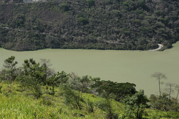 Vertedero Presa Represa Proyecto Eléctrico Ituango
Vertedero Presa Represa Proyecto Eléctrico Ituango.
Fecha: 9 Marzo 2021.
Para descargar esta fotografía en alta resolución, haga clic sobre la imagen hasta que la misma se despliegue en la pantalla completa; luego dé clic derecho y elija la opción "guardar imagen como". 
En caso de publicación por cualquier medio, solicitamos acompañarla del crédito: "Foto EPM"
Palabras clave: Vertedero Presa Represa Proyecto Eléctrico Ituango