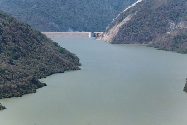 Vertedero Presa Represa Proyecto Eléctrico Ituango
Vertedero Presa Represa Proyecto Eléctrico Ituango.
Fecha: 9 Marzo 2021.
Para descargar esta fotografía en alta resolución, haga clic sobre la imagen hasta que la misma se despliegue en la pantalla completa; luego dé clic derecho y elija la opción "guardar imagen como". 
En caso de publicación por cualquier medio, solicitamos acompañarla del crédito: "Foto EPM"
Palabras clave: Vertedero Presa Represa Proyecto Eléctrico Ituango