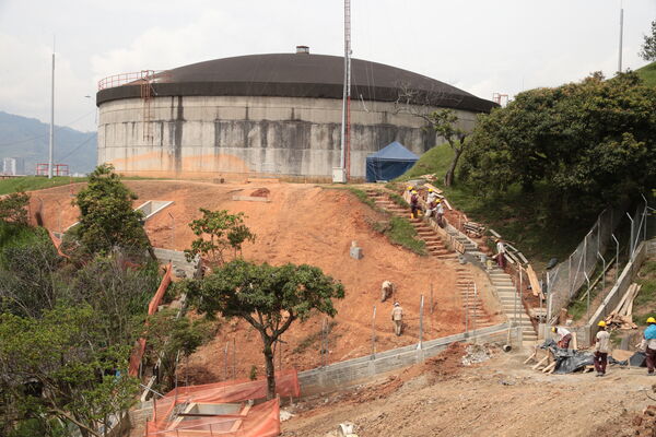 Acueducto Itaguí 
Acueducto Itaguí 
Fecha: 14 Mayo 2021
Para descargar esta fotografía en alta resolución, haga clic sobre la imagen hasta que la misma se despliegue en la pantalla completa; luego dé clic derecho y elija la opción "guardar imagen como". 
En caso de publicación por cualquier medio, solicitamos acompañarla del crédito: "Foto EPM"
Palabras clave: Acueducto Itaguí