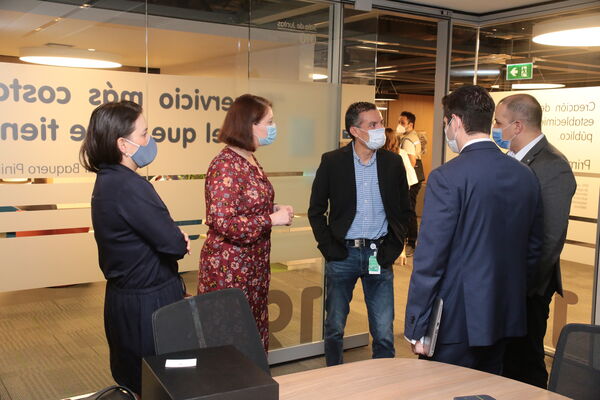 Visita Embajadora Australia
Visita Embajadora de Australia.
Fecha: 27 Mayo 2021
Para descargar esta fotografía en alta resolución, haga clic sobre la imagen hasta que la misma se despliegue en la pantalla completa; luego dé clic derecho y elija la opción "guardar imagen como". 
En caso de publicación por cualquier medio, solicitamos acompañarla del crédito: "Foto EPM"
Palabras clave: Visita Embajadora Australia