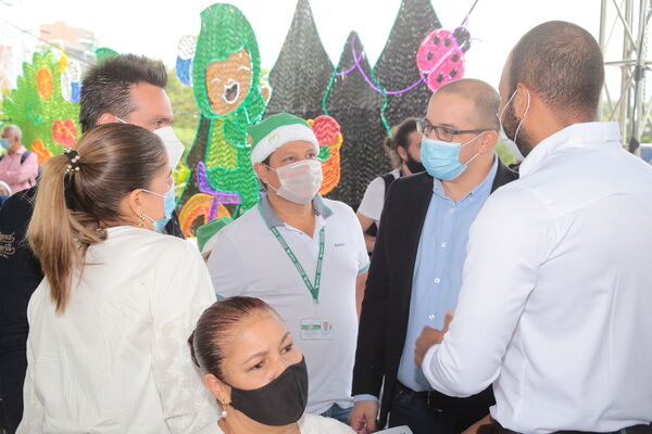 Rueda Prensa Celebremos Vida Navidad
Rueda de Prensa Celebremos la Vida en Navidad 
Fecha: 5 Noviembre 2021
Para descargar esta fotografía en alta resolución, haga clic sobre la imagen hasta que la misma se despliegue en la pantalla completa; luego dé clic derecho y elija la opción "guardar imagen como". 
En caso de publicación por cualquier medio, solicitamos acompañarla del crédito: "Foto EPM"
Palabras clave: Rueda Prensa Celebremos Vida Navidad