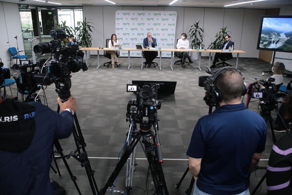 Rueda Prensa Proyecto Eléctrico Ituango
Rueda Prensa Proyecto Eléctrico Ituango
Fecha: 27 Octubre 2021
Para descargar esta fotografía en alta resolución, haga clic sobre la imagen hasta que la misma se despliegue en la pantalla completa; luego dé clic derecho y elija la opción "guardar imagen como". 
En caso de publicación por cualquier medio, solicitamos acompañarla del crédito: "Foto EPM"
Palabras clave: Rueda Prensa Proyecto Eléctrico Ituango