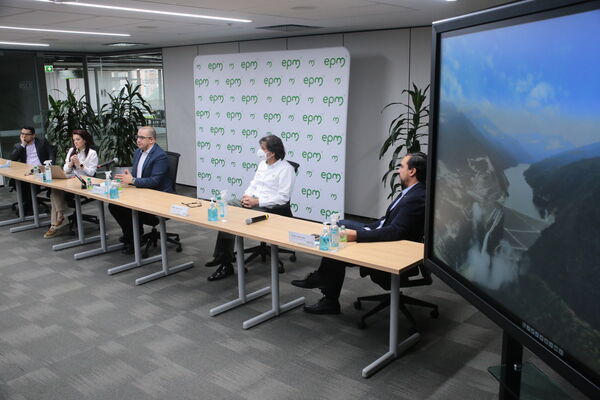 Rueda Prensa Proyecto Eléctrico Ituango
Rueda Prensa Proyecto Eléctrico Ituango
Fecha: 27 Octubre 2021
Para descargar esta fotografía en alta resolución, haga clic sobre la imagen hasta que la misma se despliegue en la pantalla completa; luego dé clic derecho y elija la opción "guardar imagen como". 
En caso de publicación por cualquier medio, solicitamos acompañarla del crédito: "Foto EPM"
Palabras clave: Rueda Prensa Proyecto Eléctrico Ituango