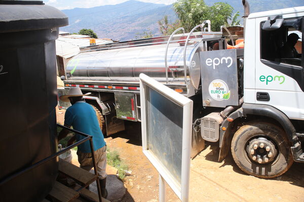 Agua Potable Vereda Granizal 
Agua potable vereda Granizal
Fecha: 2021 Junio 15
Para descargar esta fotografía en alta resolución, haga clic sobre la imagen hasta que la misma se despliegue en la pantalla completa; luego dé clic derecho y elija la opción "guardar imagen como". 
En caso de publicación por cualquier medio, solicitamos acompañarla del crédito: "Foto EPM"
Palabras clave: Agua Potable Vereda Granizal