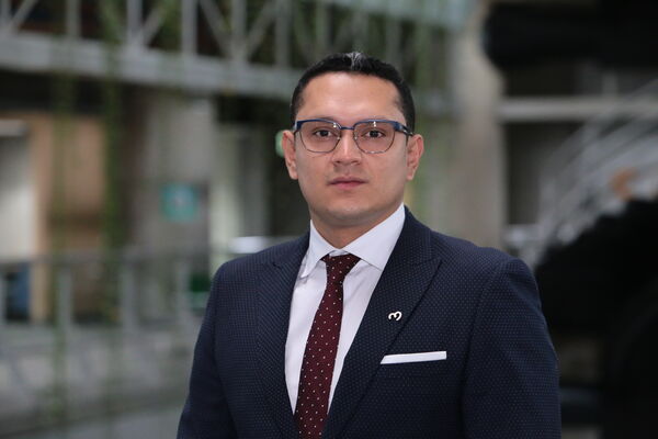 Posicionamiento Jhonatan Estiven Villada Palacio  VP Asuntos Legales
Posicionamiento Jhonatan Estiven Villada Palacio  VP Asuntos Legales
Fecha: 6 SEPTIEMBRE 2021
Para descargar esta fotografía en alta resolución, haga clic sobre la imagen hasta que la misma se despliegue en la pantalla completa; luego dé clic derecho y elija la opción "guardar imagen como". 
En caso de publicación por cualquier medio, solicitamos acompañarla del crédito: "Foto EPM"
Palabras clave: Posicionamiento Jhonatan Estiven Villada Palacio  VP Asuntos Legales
