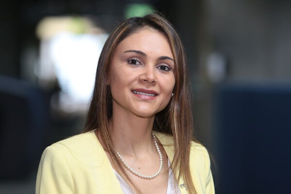 Posicionamiento Juliana Carolina Zapata Molina VP Talento Humano
Posicionamiento Juliana Carolina Zapata Molina VP Talento Humano
Fecha: 6 SEPTIEMBRE 2021
Para descargar esta fotografía en alta resolución, haga clic sobre la imagen hasta que la misma se despliegue en la pantalla completa; luego dé clic derecho y elija la opción "guardar imagen como". 
En caso de publicación por cualquier medio, solicitamos acompañarla del crédito: "Foto EPM"
Palabras clave: Posicionamiento Juliana Carolina Zapata Molina VP Talento Humano