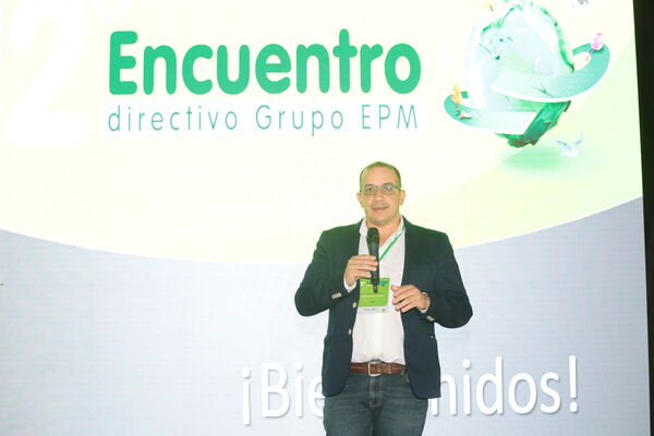Encuentro Directivo Grupo EPM 2021 
Encuentro Directivo Grupo EPM 2021 
Fecha: 9 SEPTIEMBRE 2021
Para descargar esta fotografía en alta resolución, haga clic sobre la imagen hasta que la misma se despliegue en la pantalla completa; luego dé clic derecho y elija la opción "guardar imagen como". 
En caso de publicación por cualquier medio, solicitamos acompañarla del crédito: "Foto EPM"
Palabras clave: Encuentro Directivo Grupo EPM 2021