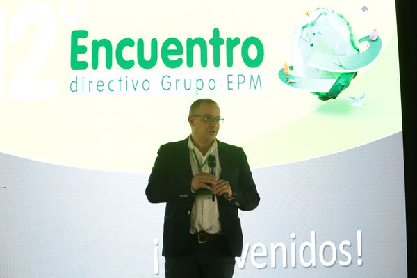 Encuentro Directivo Grupo EPM 2021 
Encuentro Directivo Grupo EPM 2021 
Fecha: 9 SEPTIEMBRE 2021
Para descargar esta fotografía en alta resolución, haga clic sobre la imagen hasta que la misma se despliegue en la pantalla completa; luego dé clic derecho y elija la opción "guardar imagen como". 
En caso de publicación por cualquier medio, solicitamos acompañarla del crédito: "Foto EPM"
Palabras clave: Encuentro Directivo Grupo EPM 2021