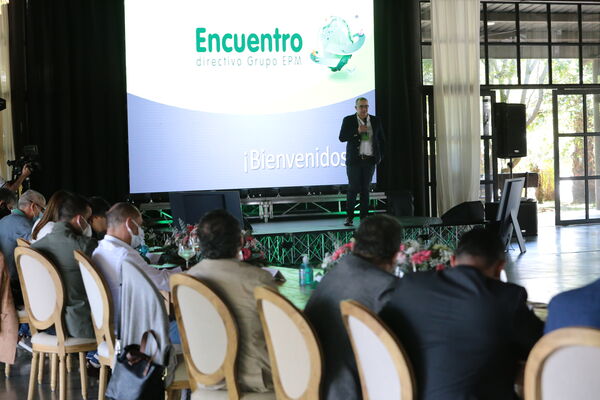 Encuentro Directivo Grupo EPM 2021 
Encuentro Directivo Grupo EPM 2021 
Fecha: 9 SEPTIEMBRE 2021
Para descargar esta fotografía en alta resolución, haga clic sobre la imagen hasta que la misma se despliegue en la pantalla completa; luego dé clic derecho y elija la opción "guardar imagen como". 
En caso de publicación por cualquier medio, solicitamos acompañarla del crédito: "Foto EPM"
Palabras clave: Encuentro Directivo Grupo EPM 2021