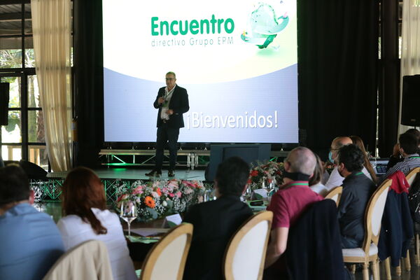 Encuentro Directivo Grupo EPM 2021 
Encuentro Directivo Grupo EPM 2021 
Fecha: 9 SEPTIEMBRE 2021
Para descargar esta fotografía en alta resolución, haga clic sobre la imagen hasta que la misma se despliegue en la pantalla completa; luego dé clic derecho y elija la opción "guardar imagen como". 
En caso de publicación por cualquier medio, solicitamos acompañarla del crédito: "Foto EPM"
Palabras clave: Encuentro Directivo Grupo EPM 2021