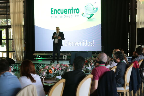 Encuentro Directivo Grupo EPM 2021 
Encuentro Directivo Grupo EPM 2021 
Fecha: 9 SEPTIEMBRE 2021
Para descargar esta fotografía en alta resolución, haga clic sobre la imagen hasta que la misma se despliegue en la pantalla completa; luego dé clic derecho y elija la opción "guardar imagen como". 
En caso de publicación por cualquier medio, solicitamos acompañarla del crédito: "Foto EPM"
Palabras clave: Encuentro Directivo Grupo EPM 2021
