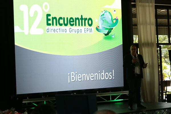 Encuentro Directivo Grupo EPM 2021 
Encuentro Directivo Grupo EPM 2021 
Fecha: 9 SEPTIEMBRE 2021
Para descargar esta fotografía en alta resolución, haga clic sobre la imagen hasta que la misma se despliegue en la pantalla completa; luego dé clic derecho y elija la opción "guardar imagen como". 
En caso de publicación por cualquier medio, solicitamos acompañarla del crédito: "Foto EPM"
Palabras clave: Encuentro Directivo Grupo EPM 2021