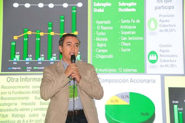 Encuentro Directivo Grupo EPM 2021 
Encuentro Directivo Grupo EPM 2021 
Fecha: 9 SEPTIEMBRE 2021
Para descargar esta fotografía en alta resolución, haga clic sobre la imagen hasta que la misma se despliegue en la pantalla completa; luego dé clic derecho y elija la opción "guardar imagen como". 
En caso de publicación por cualquier medio, solicitamos acompañarla del crédito: "Foto EPM"
Palabras clave: Encuentro Directivo Grupo EPM 2021