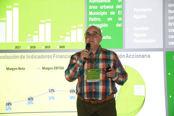 Encuentro Directivo Grupo EPM 2021 
Encuentro Directivo Grupo EPM 2021 
Fecha: 9 SEPTIEMBRE 2021
Para descargar esta fotografía en alta resolución, haga clic sobre la imagen hasta que la misma se despliegue en la pantalla completa; luego dé clic derecho y elija la opción "guardar imagen como". 
En caso de publicación por cualquier medio, solicitamos acompañarla del crédito: "Foto EPM"
Palabras clave: Encuentro Directivo Grupo EPM 2021
