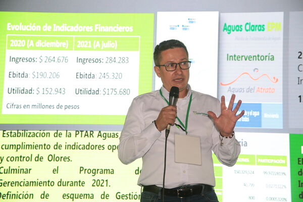 Encuentro Directivo Grupo EPM 2021 
Encuentro Directivo Grupo EPM 2021 
Fecha: 9 SEPTIEMBRE 2021
Para descargar esta fotografía en alta resolución, haga clic sobre la imagen hasta que la misma se despliegue en la pantalla completa; luego dé clic derecho y elija la opción "guardar imagen como". 
En caso de publicación por cualquier medio, solicitamos acompañarla del crédito: "Foto EPM"
Palabras clave: Encuentro Directivo Grupo EPM 2021