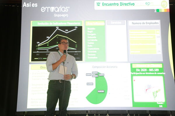 Encuentro Directivo Grupo EPM 2021 
Encuentro Directivo Grupo EPM 2021 
Fecha: 9 SEPTIEMBRE 2021
Para descargar esta fotografía en alta resolución, haga clic sobre la imagen hasta que la misma se despliegue en la pantalla completa; luego dé clic derecho y elija la opción "guardar imagen como". 
En caso de publicación por cualquier medio, solicitamos acompañarla del crédito: "Foto EPM"
Palabras clave: Encuentro Directivo Grupo EPM 2021