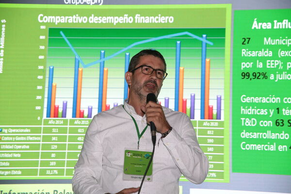 Encuentro Directivo Grupo EPM 2021 
Encuentro Directivo Grupo EPM 2021 
Fecha: 9 SEPTIEMBRE 2021
Para descargar esta fotografía en alta resolución, haga clic sobre la imagen hasta que la misma se despliegue en la pantalla completa; luego dé clic derecho y elija la opción "guardar imagen como". 
En caso de publicación por cualquier medio, solicitamos acompañarla del crédito: "Foto EPM"
Palabras clave: Encuentro Directivo Grupo EPM 2021