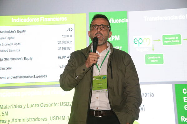 Encuentro Directivo Grupo EPM 2021 
Encuentro Directivo Grupo EPM 2021 
Fecha: 9 SEPTIEMBRE 2021
Para descargar esta fotografía en alta resolución, haga clic sobre la imagen hasta que la misma se despliegue en la pantalla completa; luego dé clic derecho y elija la opción "guardar imagen como". 
En caso de publicación por cualquier medio, solicitamos acompañarla del crédito: "Foto EPM"
Palabras clave: Encuentro Directivo Grupo EPM 2021