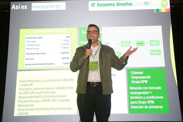 Encuentro Directivo Grupo EPM 2021 
Encuentro Directivo Grupo EPM 2021 
Fecha: 9 SEPTIEMBRE 2021
Para descargar esta fotografía en alta resolución, haga clic sobre la imagen hasta que la misma se despliegue en la pantalla completa; luego dé clic derecho y elija la opción "guardar imagen como". 
En caso de publicación por cualquier medio, solicitamos acompañarla del crédito: "Foto EPM"
Palabras clave: Encuentro Directivo Grupo EPM 2021