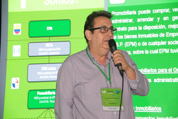 Encuentro Directivo Grupo EPM 2021 
Encuentro Directivo Grupo EPM 2021 
Fecha: 9 SEPTIEMBRE 2021
Para descargar esta fotografía en alta resolución, haga clic sobre la imagen hasta que la misma se despliegue en la pantalla completa; luego dé clic derecho y elija la opción "guardar imagen como". 
En caso de publicación por cualquier medio, solicitamos acompañarla del crédito: "Foto EPM"
Palabras clave: Encuentro Directivo Grupo EPM 2021