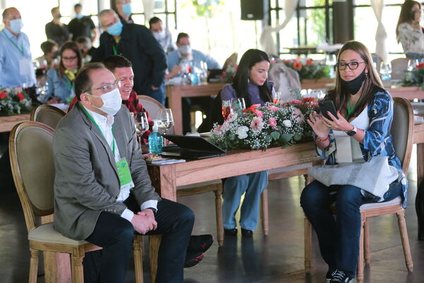 Encuentro Directivo Grupo EPM 2021 
Encuentro Directivo Grupo EPM 2021 
Fecha: 9 SEPTIEMBRE 2021
Para descargar esta fotografía en alta resolución, haga clic sobre la imagen hasta que la misma se despliegue en la pantalla completa; luego dé clic derecho y elija la opción "guardar imagen como". 
En caso de publicación por cualquier medio, solicitamos acompañarla del crédito: "Foto EPM"
Palabras clave: Encuentro Directivo Grupo EPM 2021