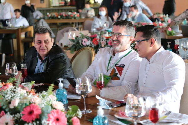 Encuentro Directivo Grupo EPM 2021 
Encuentro Directivo Grupo EPM 2021 
Fecha: 9 SEPTIEMBRE 2021
Para descargar esta fotografía en alta resolución, haga clic sobre la imagen hasta que la misma se despliegue en la pantalla completa; luego dé clic derecho y elija la opción "guardar imagen como". 
En caso de publicación por cualquier medio, solicitamos acompañarla del crédito: "Foto EPM"
Palabras clave: Encuentro Directivo Grupo EPM 2021