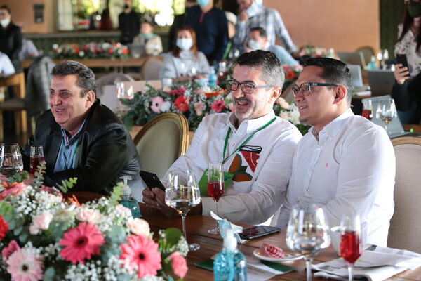 Encuentro Directivo Grupo EPM 2021 
Encuentro Directivo Grupo EPM 2021 
Fecha: 9 SEPTIEMBRE 2021
Para descargar esta fotografía en alta resolución, haga clic sobre la imagen hasta que la misma se despliegue en la pantalla completa; luego dé clic derecho y elija la opción "guardar imagen como". 
En caso de publicación por cualquier medio, solicitamos acompañarla del crédito: "Foto EPM"
Palabras clave: Encuentro Directivo Grupo EPM 2021
