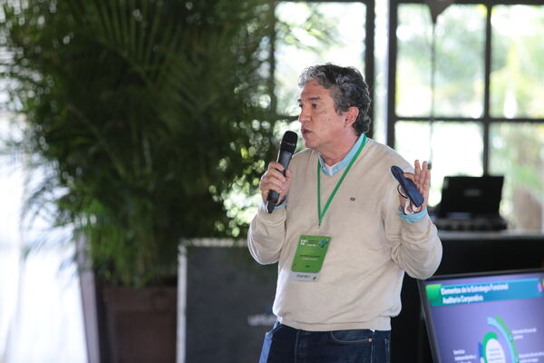 Encuentro Directivo Grupo EPM 2021 
Encuentro Directivo Grupo EPM 2021 
Fecha: 9 SEPTIEMBRE 2021
Para descargar esta fotografía en alta resolución, haga clic sobre la imagen hasta que la misma se despliegue en la pantalla completa; luego dé clic derecho y elija la opción "guardar imagen como". 
En caso de publicación por cualquier medio, solicitamos acompañarla del crédito: "Foto EPM"
Palabras clave: Encuentro Directivo Grupo EPM 2021