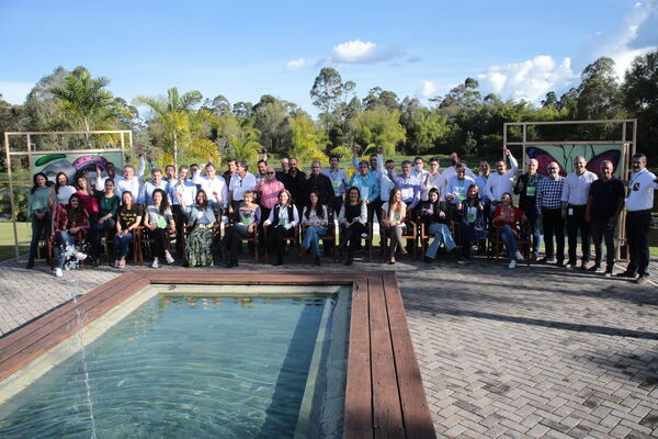 Encuentro Directivo Grupo EPM 2021 
Encuentro Directivo Grupo EPM 2021 
Fecha: 9 SEPTIEMBRE 2021
Para descargar esta fotografía en alta resolución, haga clic sobre la imagen hasta que la misma se despliegue en la pantalla completa; luego dé clic derecho y elija la opción "guardar imagen como". 
En caso de publicación por cualquier medio, solicitamos acompañarla del crédito: "Foto EPM"
Palabras clave: Encuentro Directivo Grupo EPM 2021