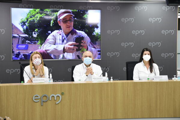 Rueda prensa
Rueda de prensa
Fecha: 2021 Septiembre 9
Para descargar esta fotografía en alta resolución, haga clic sobre la imagen hasta que la misma se despliegue en la pantalla completa; luego dé clic derecho y elija la opción "guardar imagen como". 
En caso de publicación por cualquier medio, solicitamos acompañarla del crédito: "Foto EPM"
Palabras clave: Rueda prensa