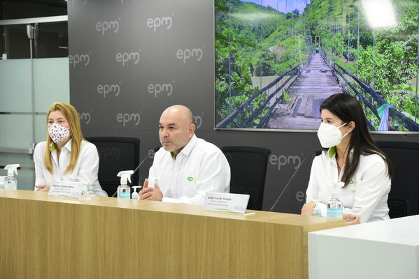 Rueda prensa
Rueda de prensa
Fecha: 2021 Septiembre 9
Para descargar esta fotografía en alta resolución, haga clic sobre la imagen hasta que la misma se despliegue en la pantalla completa; luego dé clic derecho y elija la opción "guardar imagen como". 
En caso de publicación por cualquier medio, solicitamos acompañarla del crédito: "Foto EPM"
Palabras clave: Rueda prensa