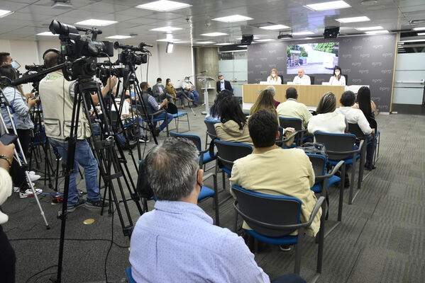 Rueda prensa
Rueda de prensa
Fecha: 2021 Septiembre 9
Para descargar esta fotografía en alta resolución, haga clic sobre la imagen hasta que la misma se despliegue en la pantalla completa; luego dé clic derecho y elija la opción "guardar imagen como". 
En caso de publicación por cualquier medio, solicitamos acompañarla del crédito: "Foto EPM"
Palabras clave: Rueda prensa