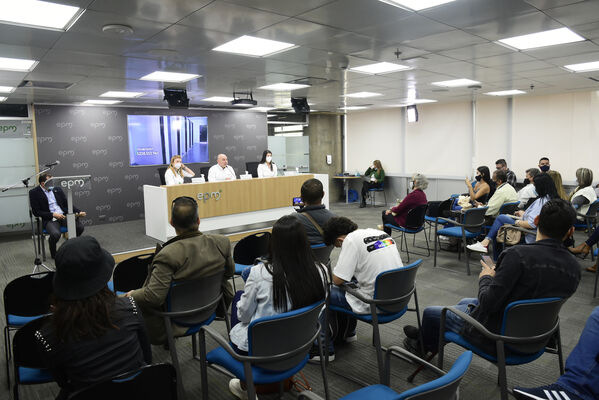 Rueda prensa
Rueda de prensa
Fecha: 2021 Septiembre 9
Para descargar esta fotografía en alta resolución, haga clic sobre la imagen hasta que la misma se despliegue en la pantalla completa; luego dé clic derecho y elija la opción "guardar imagen como". 
En caso de publicación por cualquier medio, solicitamos acompañarla del crédito: "Foto EPM"
Palabras clave: Rueda prensa
