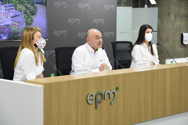Rueda prensa
Rueda de prensa
Fecha: 2021 Septiembre 9
Para descargar esta fotografía en alta resolución, haga clic sobre la imagen hasta que la misma se despliegue en la pantalla completa; luego dé clic derecho y elija la opción "guardar imagen como". 
En caso de publicación por cualquier medio, solicitamos acompañarla del crédito: "Foto EPM"
Palabras clave: Rueda prensa