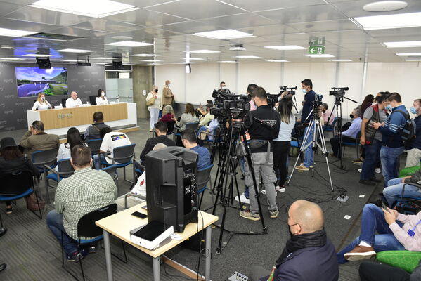 Rueda prensa
Rueda de prensa
Fecha: 2021 Septiembre 9
Para descargar esta fotografía en alta resolución, haga clic sobre la imagen hasta que la misma se despliegue en la pantalla completa; luego dé clic derecho y elija la opción "guardar imagen como". 
En caso de publicación por cualquier medio, solicitamos acompañarla del crédito: "Foto EPM"
Palabras clave: Rueda prensa
