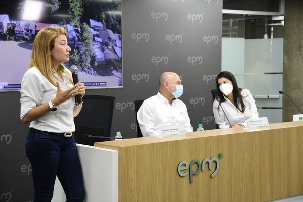 Rueda prensa
Rueda de prensa
Fecha: 2021 Septiembre 9
Para descargar esta fotografía en alta resolución, haga clic sobre la imagen hasta que la misma se despliegue en la pantalla completa; luego dé clic derecho y elija la opción "guardar imagen como". 
En caso de publicación por cualquier medio, solicitamos acompañarla del crédito: "Foto EPM"
Palabras clave: Rueda prensa