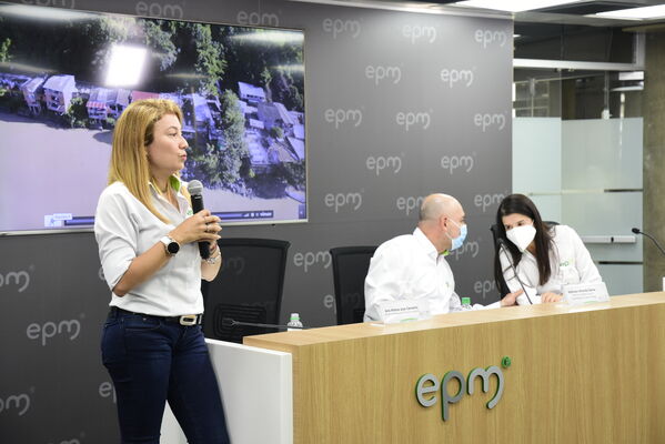 Rueda prensa
Rueda de prensa
Fecha: 2021 Septiembre 9
Para descargar esta fotografía en alta resolución, haga clic sobre la imagen hasta que la misma se despliegue en la pantalla completa; luego dé clic derecho y elija la opción "guardar imagen como". 
En caso de publicación por cualquier medio, solicitamos acompañarla del crédito: "Foto EPM"
Palabras clave: Rueda prensa