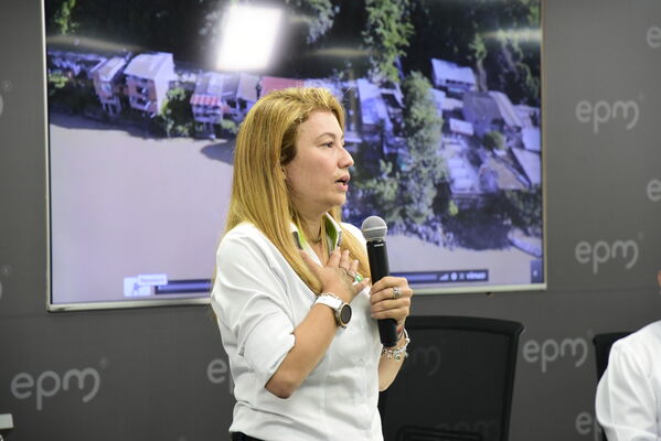 Rueda prensa
Rueda de prensa
Fecha: 2021 Septiembre 9
Para descargar esta fotografía en alta resolución, haga clic sobre la imagen hasta que la misma se despliegue en la pantalla completa; luego dé clic derecho y elija la opción "guardar imagen como". 
En caso de publicación por cualquier medio, solicitamos acompañarla del crédito: "Foto EPM"
Palabras clave: Rueda prensa