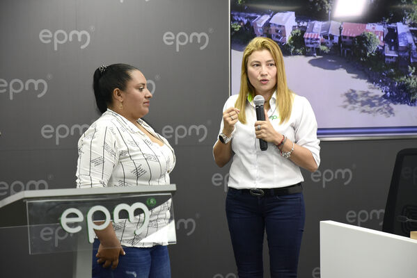 Rueda prensa
Rueda de prensa
Fecha: 2021 Septiembre 9
Para descargar esta fotografía en alta resolución, haga clic sobre la imagen hasta que la misma se despliegue en la pantalla completa; luego dé clic derecho y elija la opción "guardar imagen como". 
En caso de publicación por cualquier medio, solicitamos acompañarla del crédito: "Foto EPM"
Palabras clave: Rueda prensa