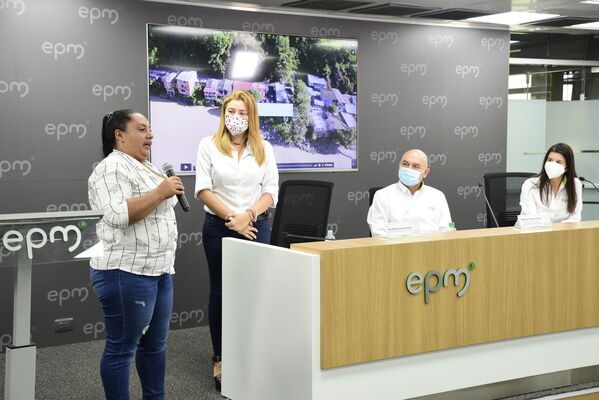 Rueda prensa
Rueda de prensa
Fecha: 2021 Septiembre 9
Para descargar esta fotografía en alta resolución, haga clic sobre la imagen hasta que la misma se despliegue en la pantalla completa; luego dé clic derecho y elija la opción "guardar imagen como". 
En caso de publicación por cualquier medio, solicitamos acompañarla del crédito: "Foto EPM"
Palabras clave: Rueda prensa