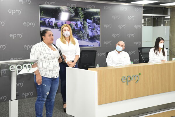 Rueda prensa
Rueda de prensa
Fecha: 2021 Septiembre 9
Para descargar esta fotografía en alta resolución, haga clic sobre la imagen hasta que la misma se despliegue en la pantalla completa; luego dé clic derecho y elija la opción "guardar imagen como". 
En caso de publicación por cualquier medio, solicitamos acompañarla del crédito: "Foto EPM"
Palabras clave: Rueda prensa