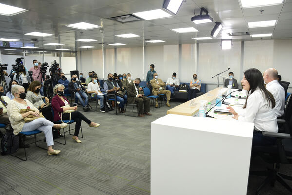 Rueda prensa
Rueda de prensa
Fecha: 2021 Septiembre 9
Para descargar esta fotografía en alta resolución, haga clic sobre la imagen hasta que la misma se despliegue en la pantalla completa; luego dé clic derecho y elija la opción "guardar imagen como". 
En caso de publicación por cualquier medio, solicitamos acompañarla del crédito: "Foto EPM"
Palabras clave: Rueda prensa