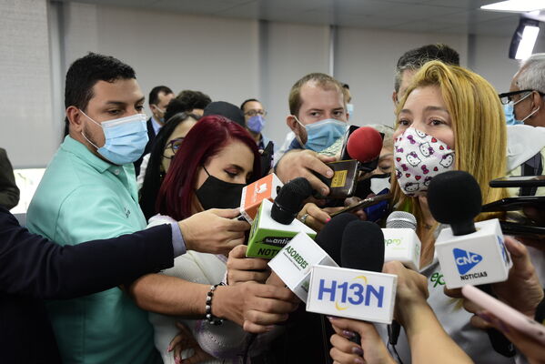 Rueda prensa
Rueda de prensa
Fecha: 2021 Septiembre 9
Para descargar esta fotografía en alta resolución, haga clic sobre la imagen hasta que la misma se despliegue en la pantalla completa; luego dé clic derecho y elija la opción "guardar imagen como". 
En caso de publicación por cualquier medio, solicitamos acompañarla del crédito: "Foto EPM"
Palabras clave: Rueda prensa