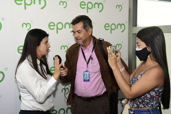 Rueda prensa
Rueda de prensa
Fecha: 2021 Septiembre 9
Para descargar esta fotografía en alta resolución, haga clic sobre la imagen hasta que la misma se despliegue en la pantalla completa; luego dé clic derecho y elija la opción "guardar imagen como". 
En caso de publicación por cualquier medio, solicitamos acompañarla del crédito: "Foto EPM"
Palabras clave: Rueda prensa