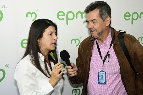 Rueda prensa
Rueda de prensa
Fecha: 2021 Septiembre 9
Para descargar esta fotografía en alta resolución, haga clic sobre la imagen hasta que la misma se despliegue en la pantalla completa; luego dé clic derecho y elija la opción "guardar imagen como". 
En caso de publicación por cualquier medio, solicitamos acompañarla del crédito: "Foto EPM"
Palabras clave: Rueda prensa